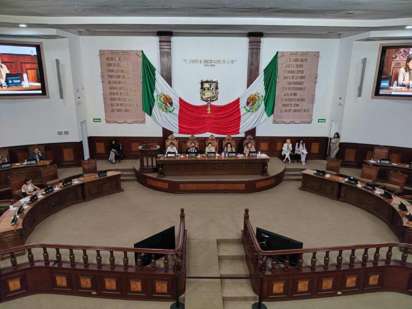 APRUEBA CONGRESO PETICIÓN DE LICENCIA DE LUZ ELENA MORALES PARA TOMAR PARTE EN ELECCIÓN DE DIPUTADOS DEL 7 DE JUNIO