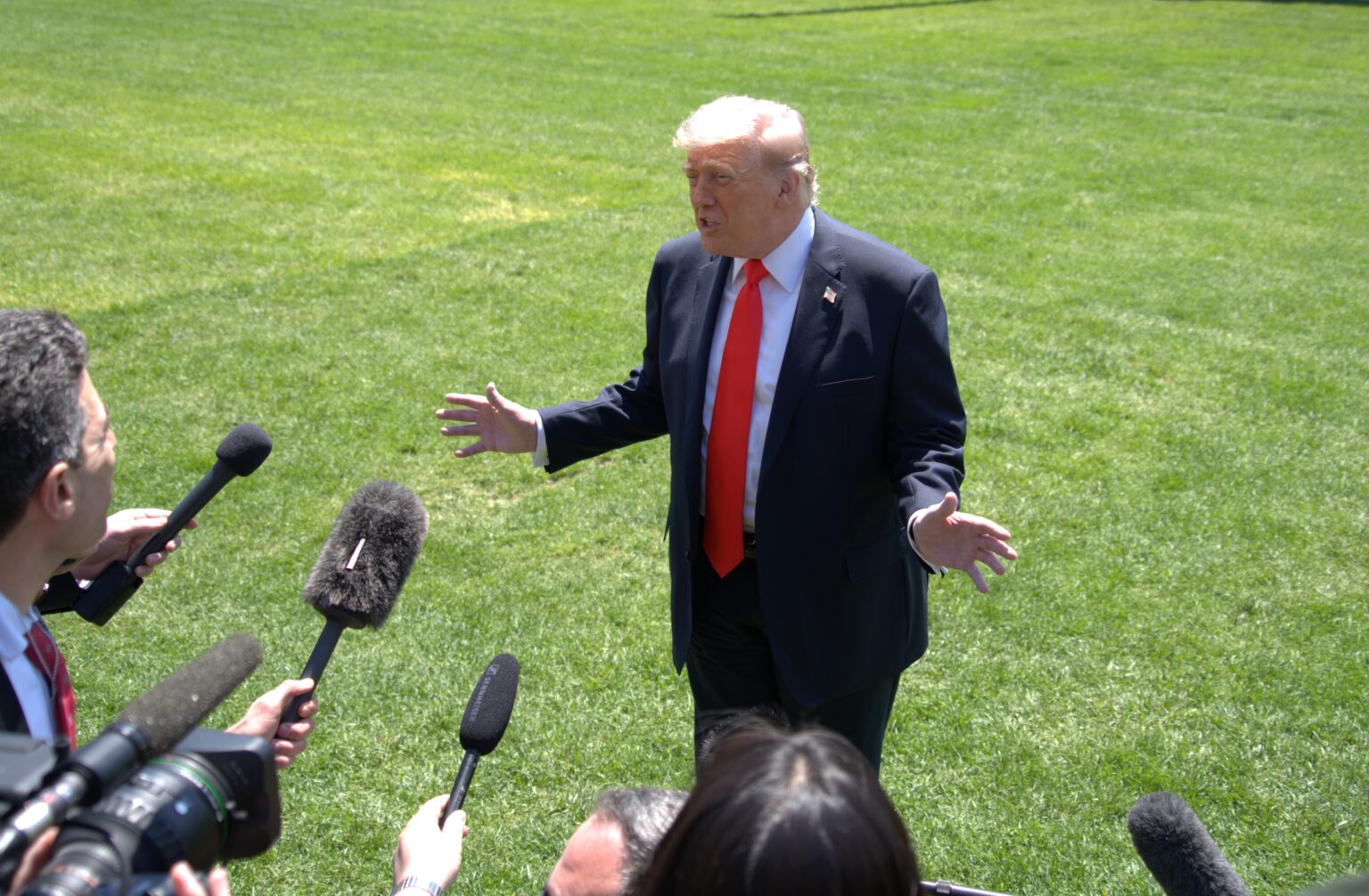 DONALD TRUMP ANUNCIÓ EL FINAL DEL BLOQUEO DEL ESTRECHO DE ORMUZ