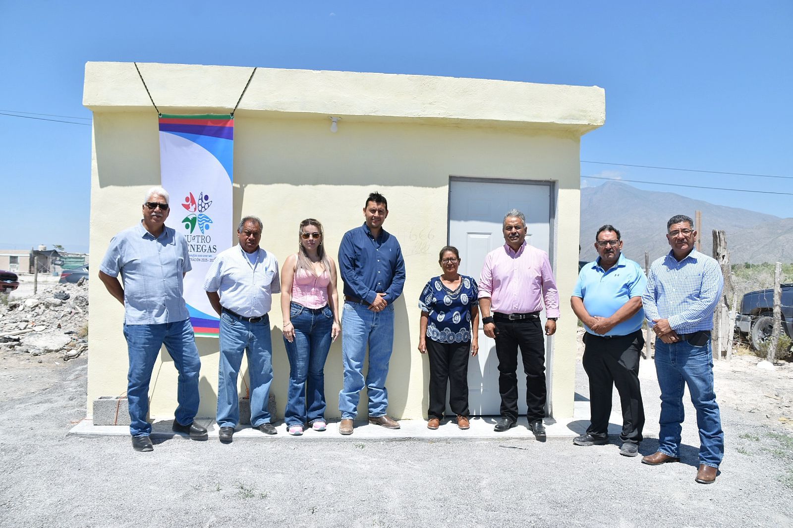ENTREGA VÍCTOR LEIJA CUARTO HABITACIÓN A FAMILIA DE LA COLONIA EMILIO BICHARA