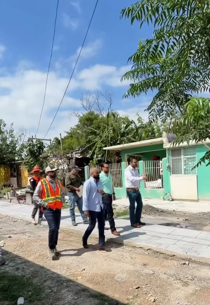 SUPERVISAN REHABILITACIÓN DE PASEOS EN LA COLONIA MIRAVALLE