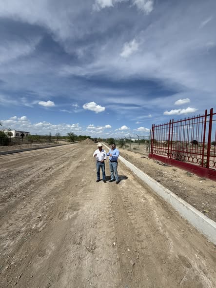 SUPERVISA CHANO DÍAZ AVANCE DE PAVIMENTACIÓN EN LA COLONIA MAGISTERIO