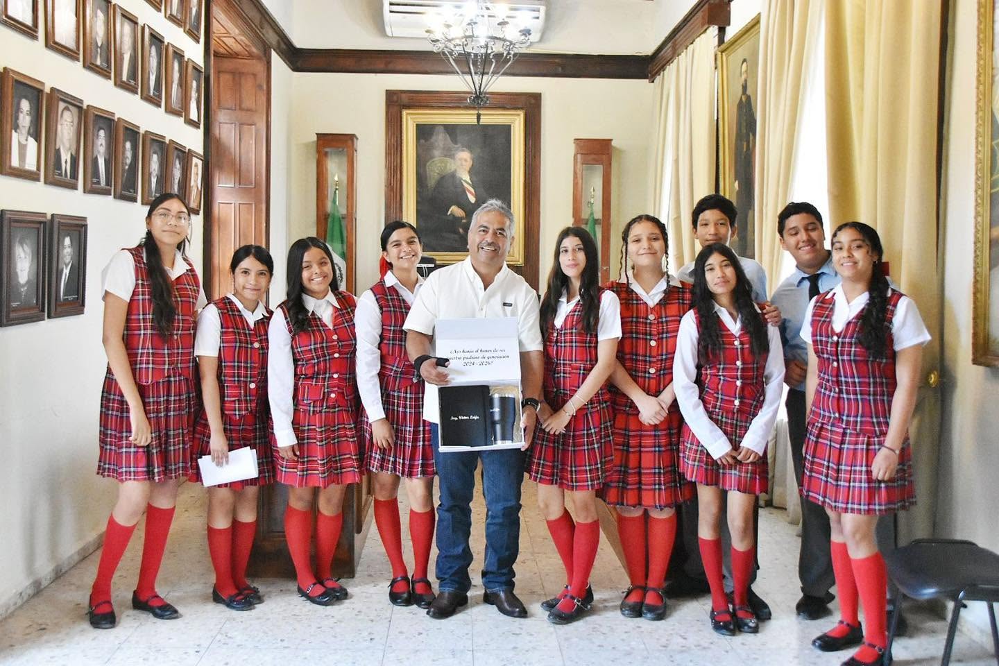 VÍCTOR LEIJA SERÁ PADRINO DE GENERACIÓN DE ALUMNOS DE LA SECUNDARIA VENUSTIANO CARRANZA