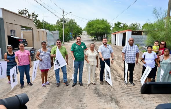 CARLOS VILLARREAL ARRANCA PAVIMENTACIÓN EN LA COLONIA 21 DE MARZO