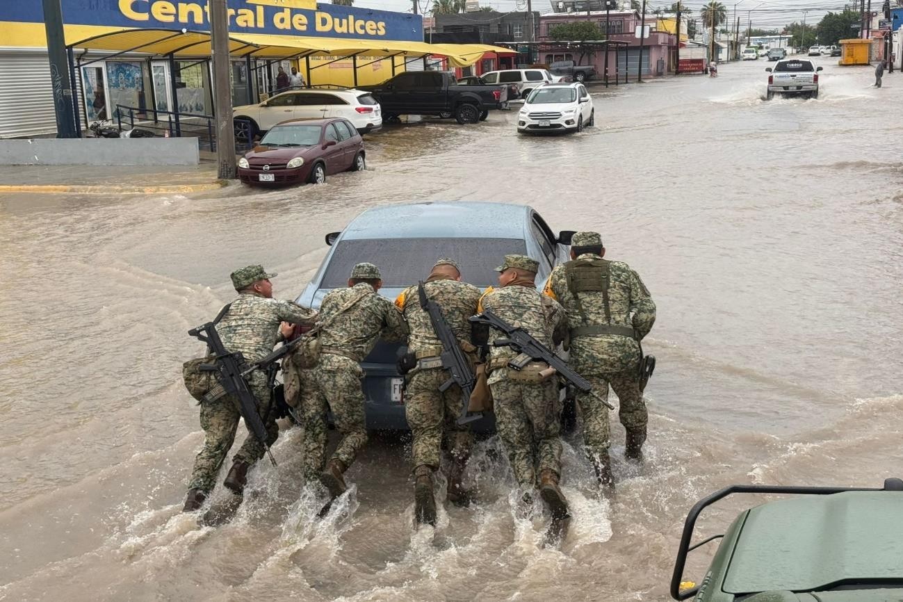 EJÉRCITO Y GUARDIA NACIONAL REFUERZAN APOYO A FAMILIAS AFECTADAS POR LLUVIAS EN MONCLOVA