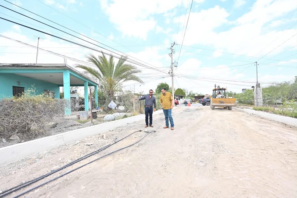 CARLOS VILLARREAL SUPERVISA OBRAS EN LAS COLONIAS LA AMISTAD Y BARRERA