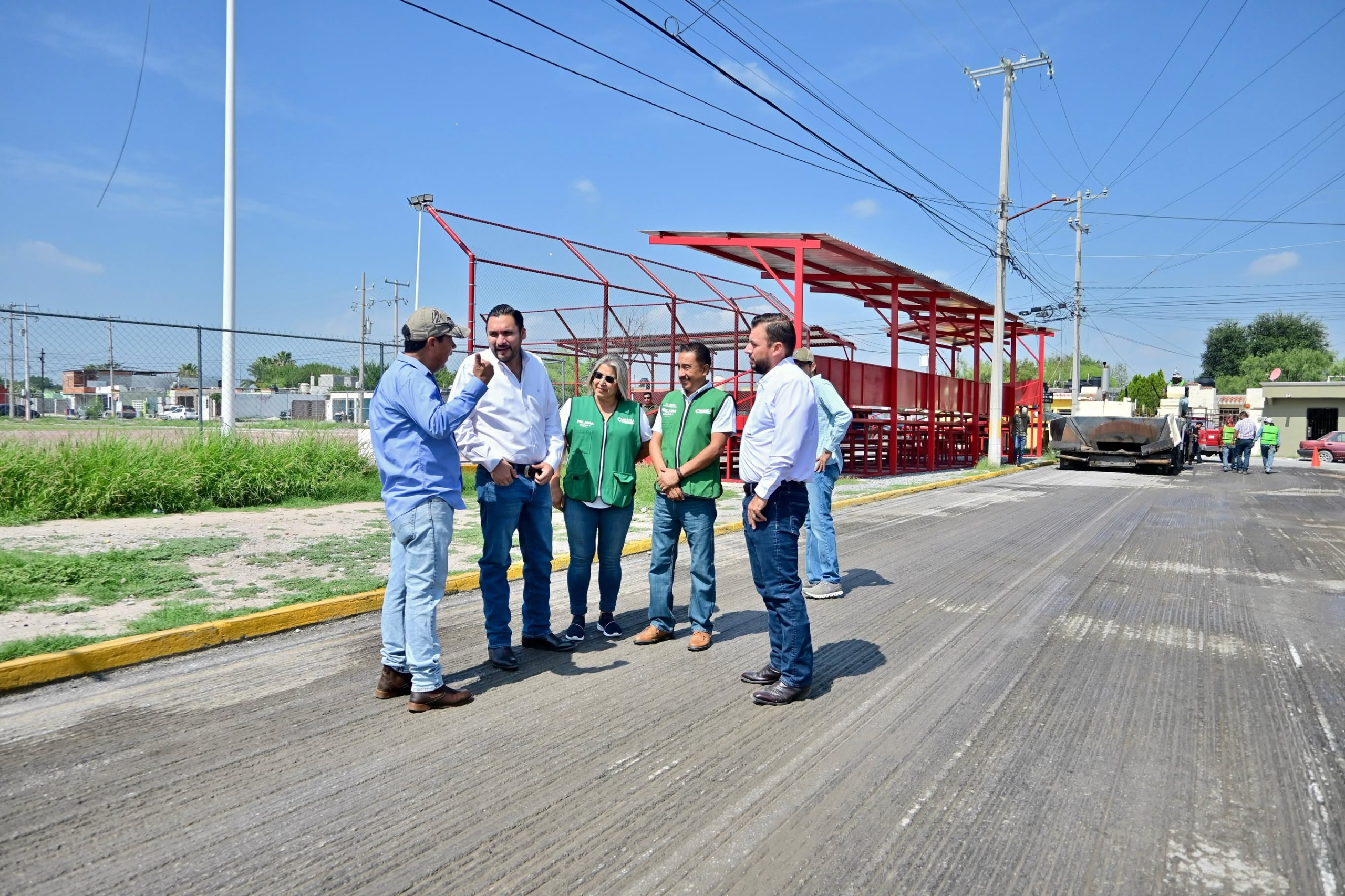 SUPERVISA CARLOS VILLARREAL OBRAS DE RECARPETEO POR MÁS DE 2.6 MDP EN MONCLOVA