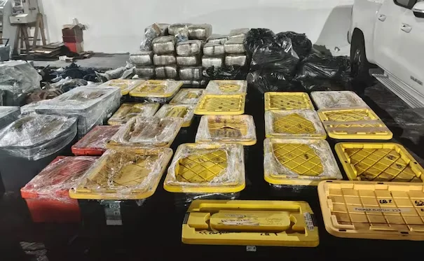 ASEGURAN MEGA ARSENAL EN TIERRA BLANCA, VERACRUZ; DECOMISAN 108 ARMAS LARGAS, 50 GRANADAS Y MÁS DE 51 MIL CARTUCHOS