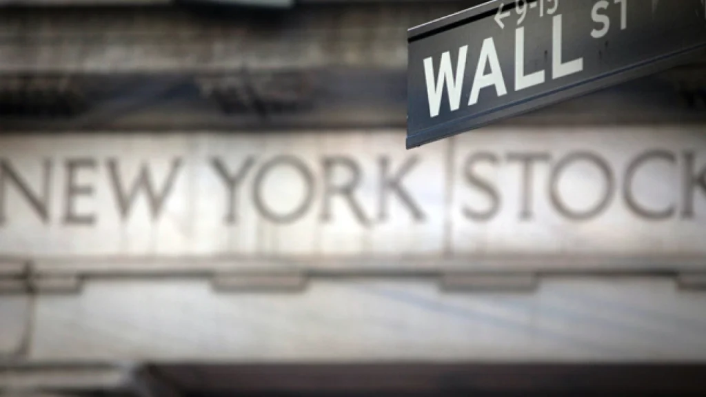 WALL STREET INICIA LA SEMANA CON UN COMPORTAMIENTO DISPAR; SPACEX CAE MÁS DE 9%