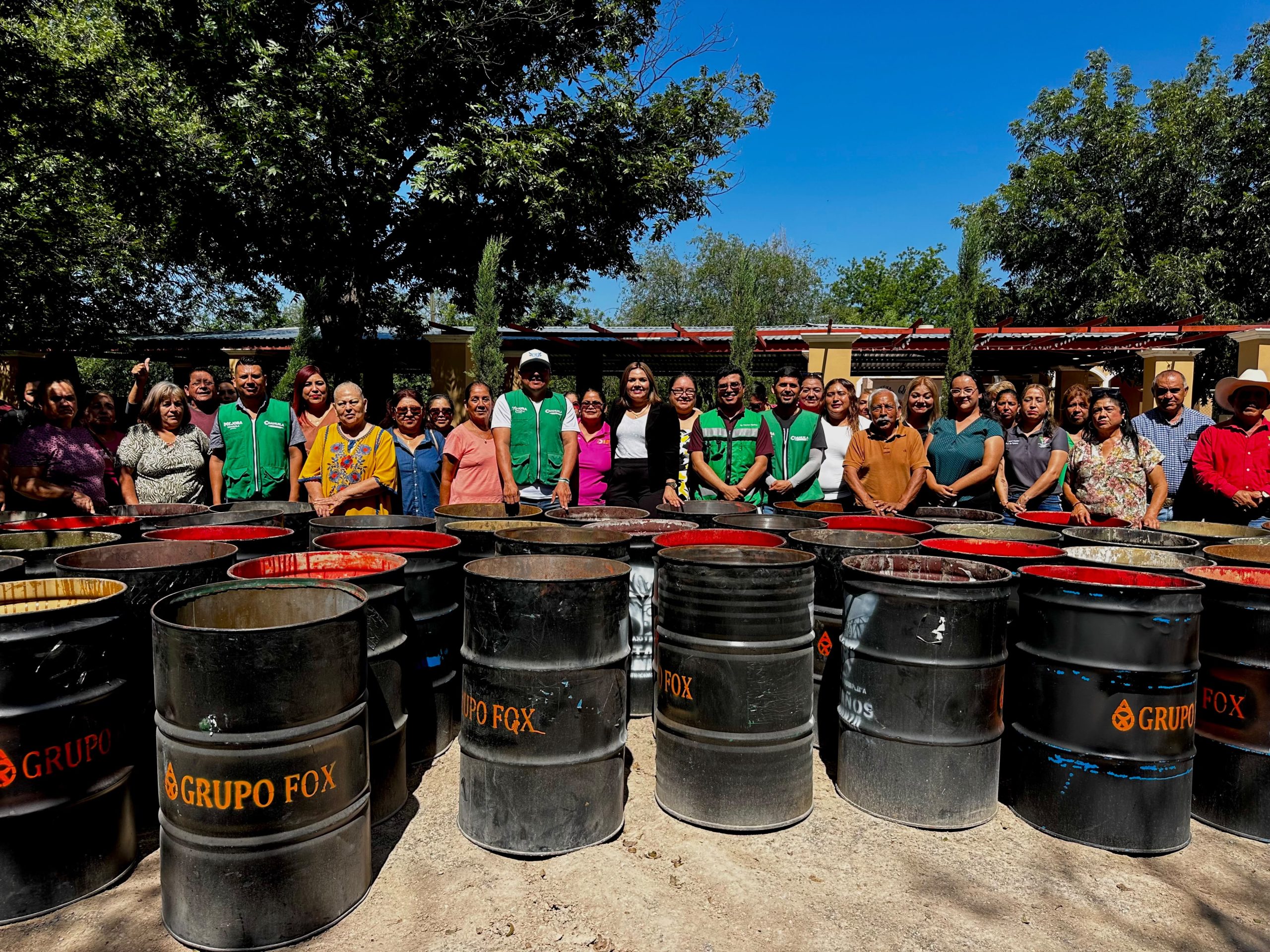 FORTALECE CASTAÑOS LA LIMPIEZA URBANA CON ENTREGA DE 60 TAMBOS PARA BASURA