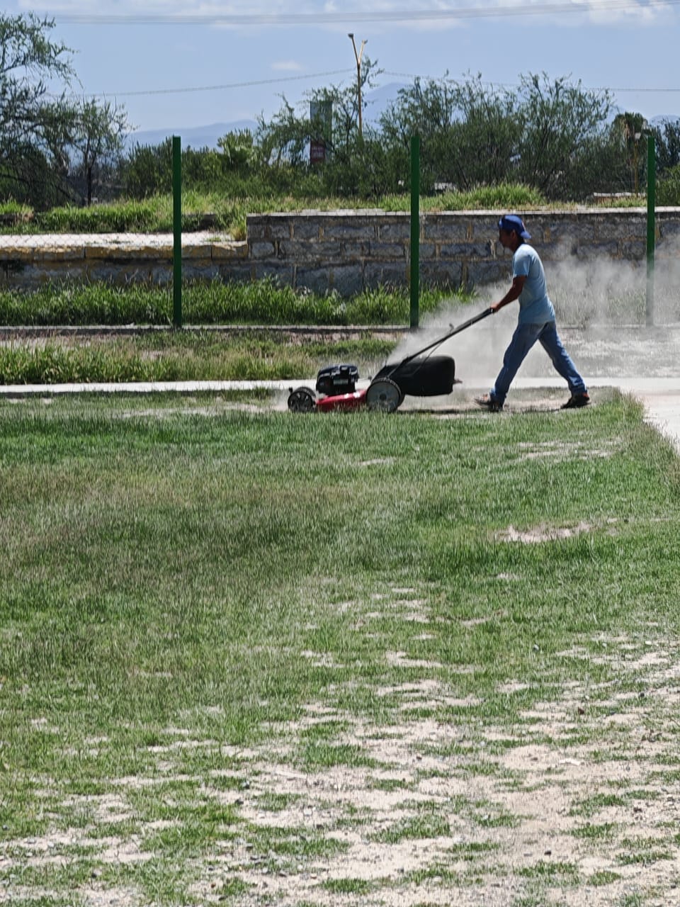 IMPULSA YESICA SIFUENTES CAMPAÑA DE LIMPIEZA Y MANTENIMIENTO EN CAMPOS DEPORTIVOS