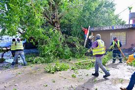 MANTIENEN LABORES DE LIMPIEZA EN MONCLOVA TRAS TORMENTA DEL MIÉRCOLES