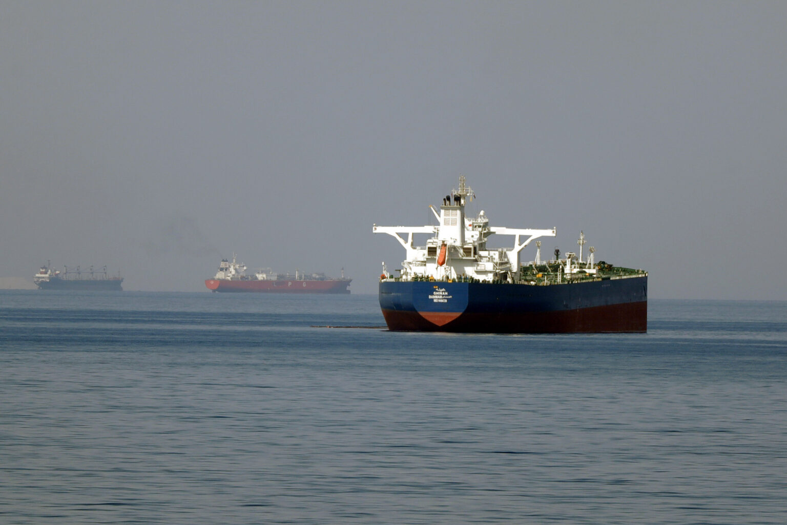 EL CONFLICTO ENTRE ESTADOS UNIDOS E IRÁN VUELVE A PARALIZAR EL TRANSPORTE MARÍTIMO EN ORMUZ