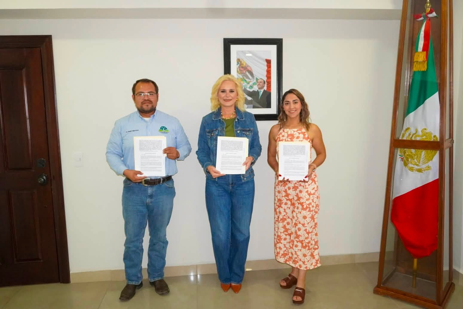 FIRMA LAURA JIMÉNEZ CONVENIO CON COBAC PARA GARANTIZAR LA EDUCACIÓN MEDIA SUPERIOR EN VILLA LAS ESPERANZAS