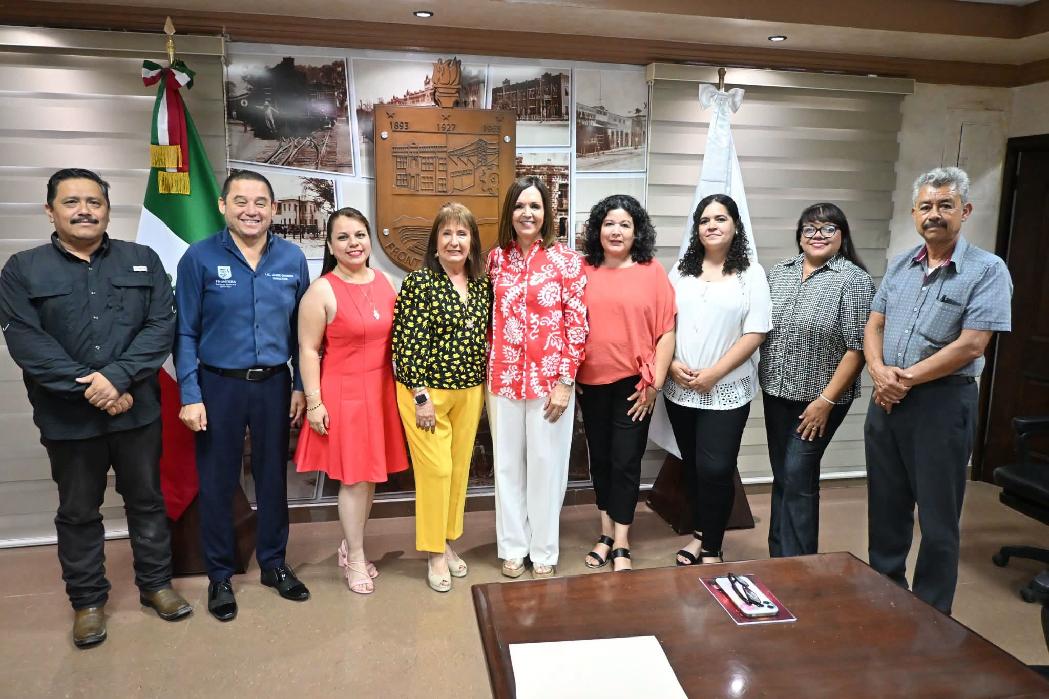 RECONOCE SARA IRMA PÉREZ A IMPULSORES DE LA CULTURA TRAS EXITOSA FERIA DEL LIBRO EN FRONTERA
