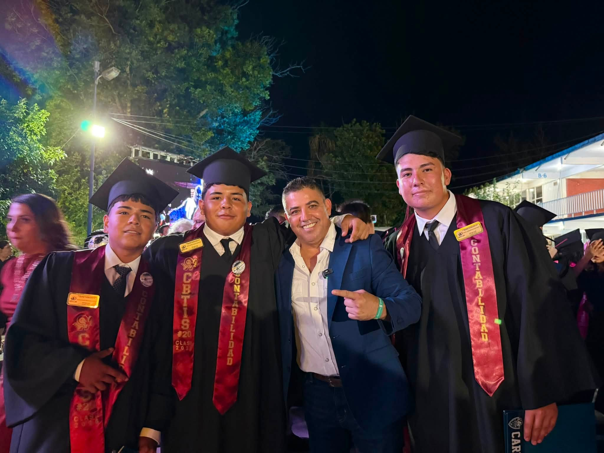 ACOMPAÑA CHANO DÍAZ A GRADUACIÓN DE ALUMNOS DEL CBTIS 20 Y LES DESEA ÉXITO EN SU NUEVA ETAPA