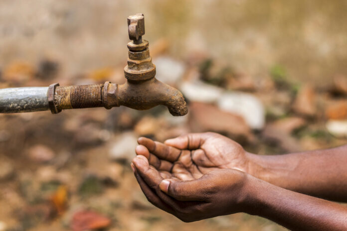 OMS ADVIERTE QUE LA FALTA DE AGUA POTABLE SIGUE SIENDO UNA AMENAZA PARA LA SALUD MUNDIAL