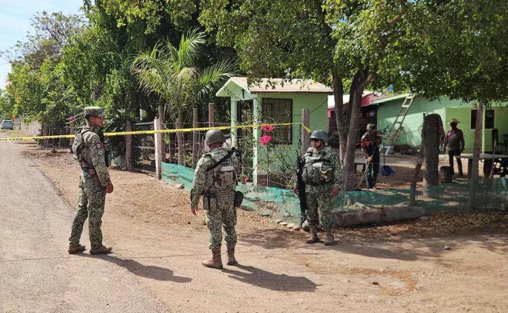 ABANDONAN DOS CUERPOS DENTRO DE ATAÚDES EN VIVIENDA DE NAVOLATO, SINALOA; CORRESPONDEN A PADRE E HIJO REPORTADOS COMO DESAPARECIDOS