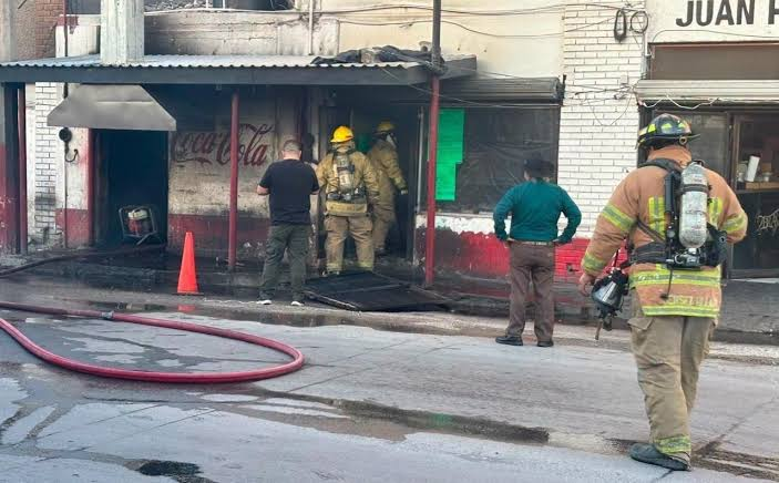 INCENDIO EN ASADERO JUAN HERMILO DEJA DAÑOS MATERIALES Y AUTORIDADES INVESTIGAN POSIBLE NEGLIGENCIA