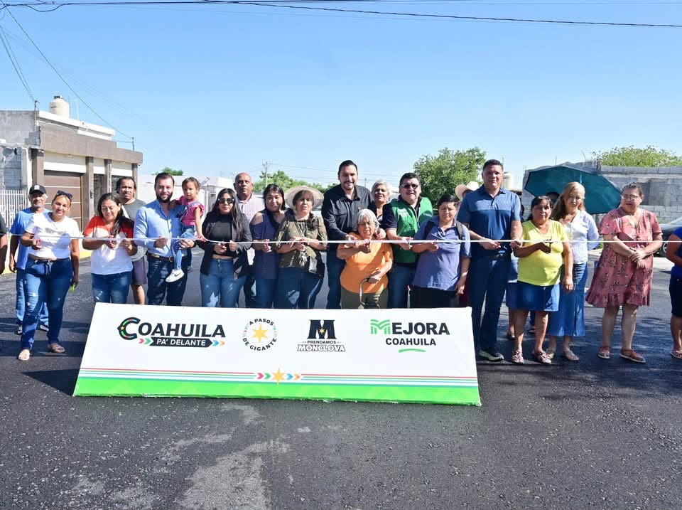 CARLOS VILLARREAL ENTREGA OBRAS DE PAVIMENTACIÓN EN LA COLONIA LUPITA MURGUÍA