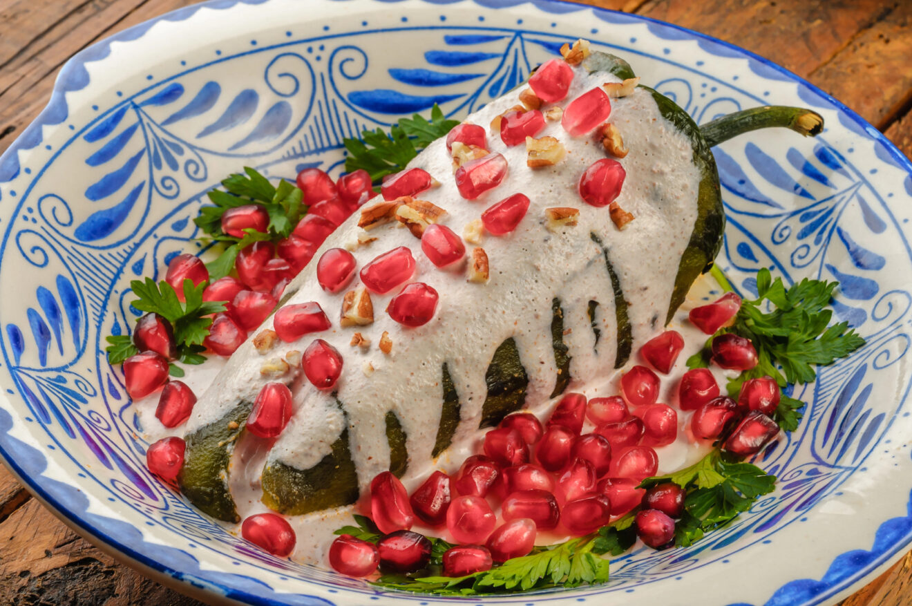 INICIA LA TEMPORADA DE CHILES EN NOGADA, UNO DE LOS PLATILLOS MÁS EMBLEMÁTICOS DE MÉXICO