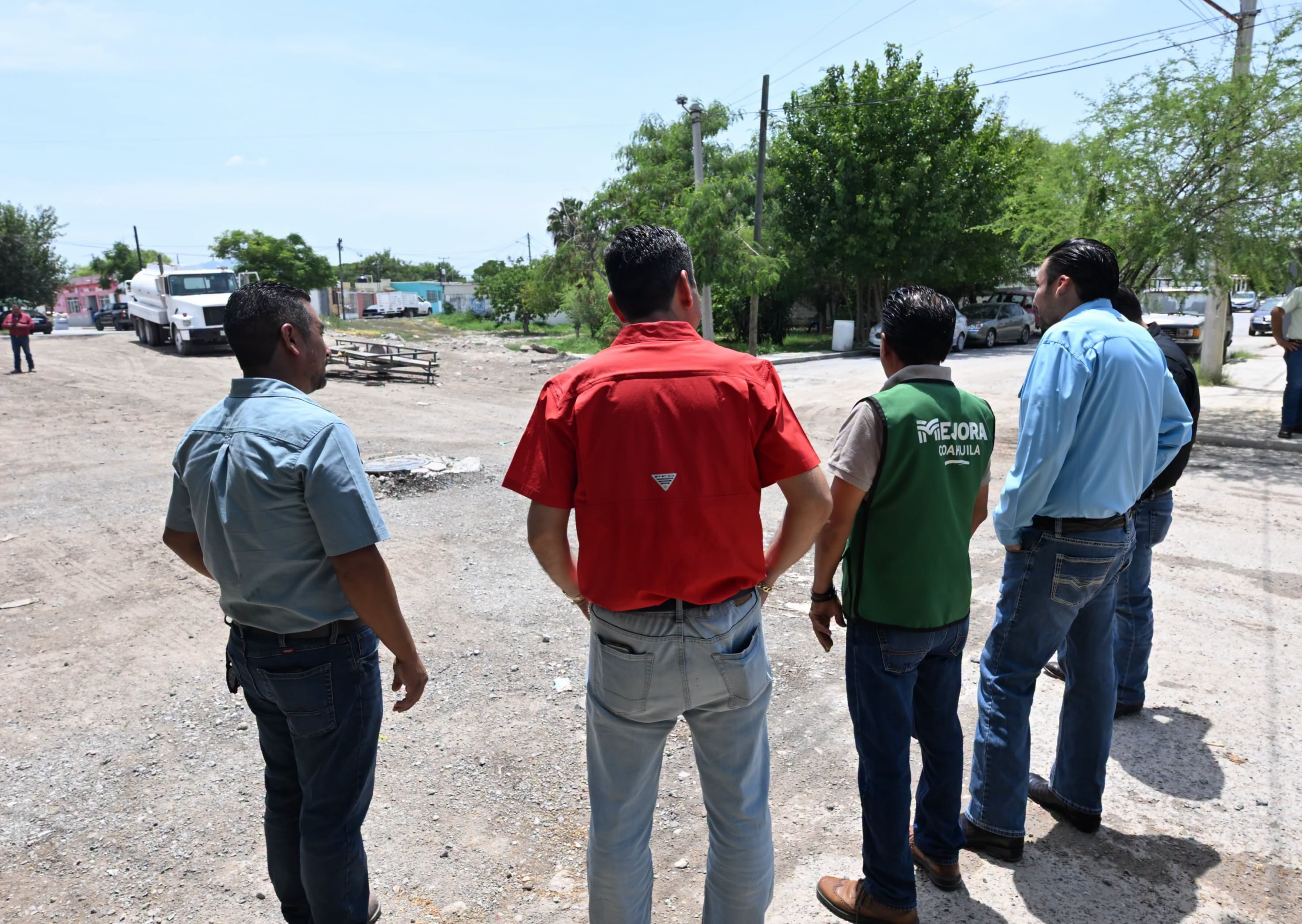 SUPERVISAN PAVIMENTACIÓN DE CALLE NOGALES PARA MEJORAR CONECTIVIDAD EN LA COLONIA DEL RÍO
