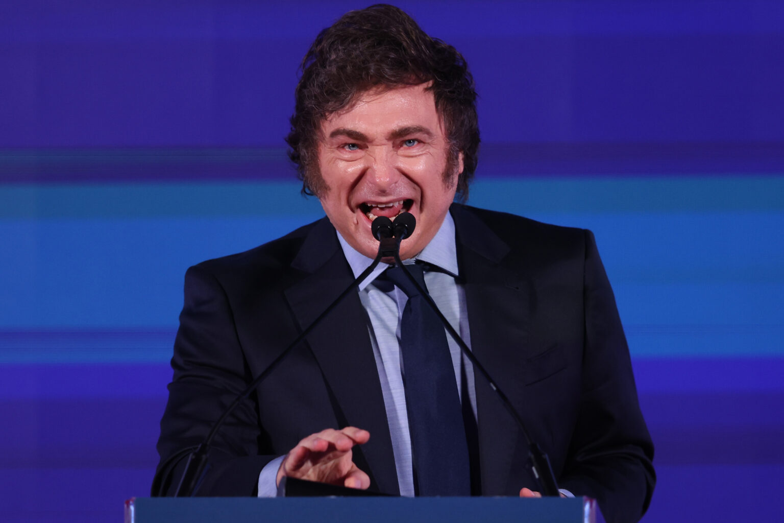 MILEI FIRMA DECRETO PARA EXPULSAR EXTRANJEROS QUE EXPRESEN ODIO CONTRA ARGENTINA