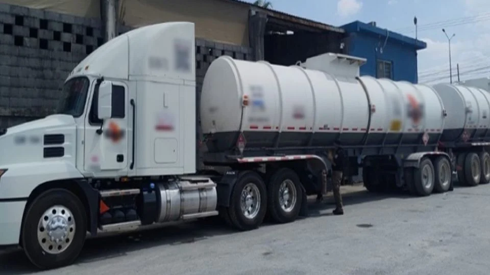 CATEAN PREDIO DONDE SE ALMACENABA «HUACHICOL» EN NUEVO LEÓN; ASEGURAN MÁS DE 150 MIL LITROS DE HIDROCARBURO