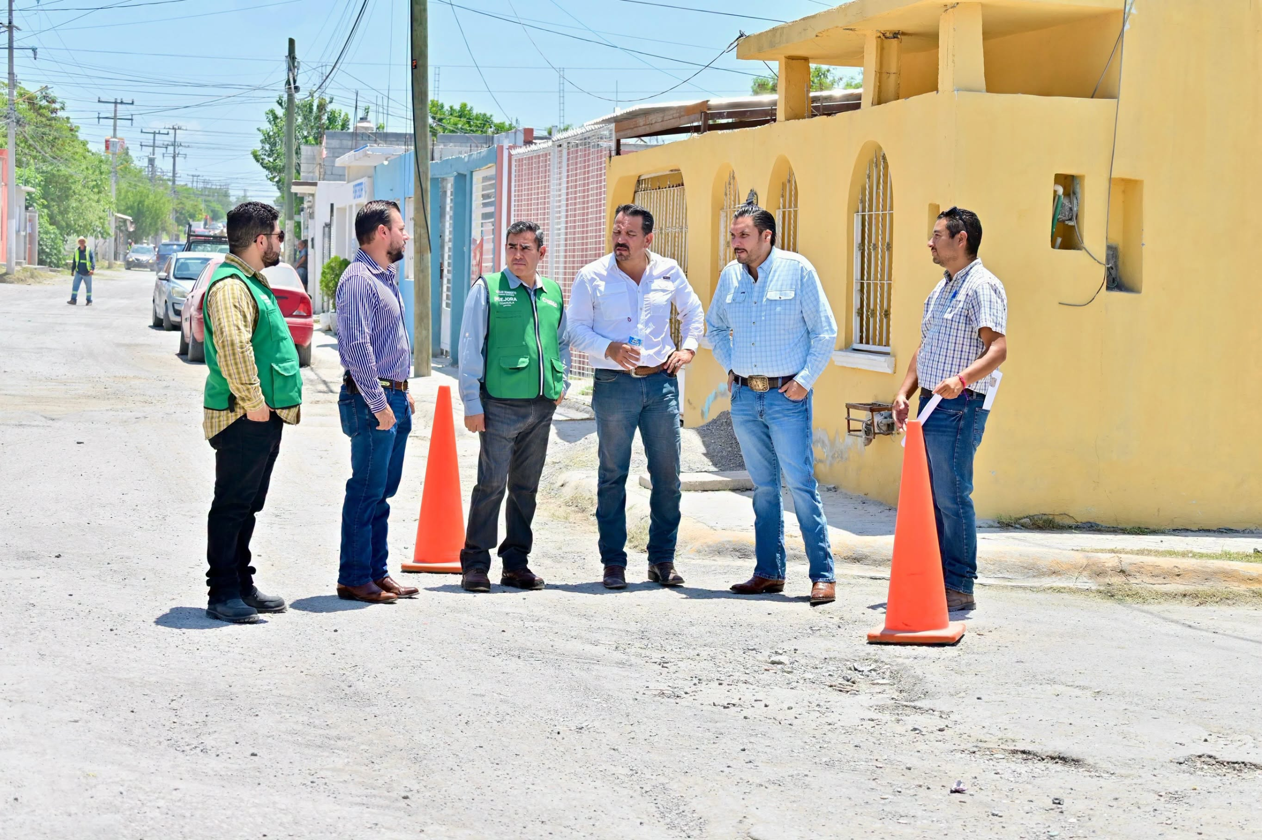 SUPERVISA CARLOS VILLARREAL RECARPETEO EN LA COLONIA VALLE DE SAN MIGUEL CON INVERSIÓN SUPERIOR A 1.3 MILLONES DE PESOS