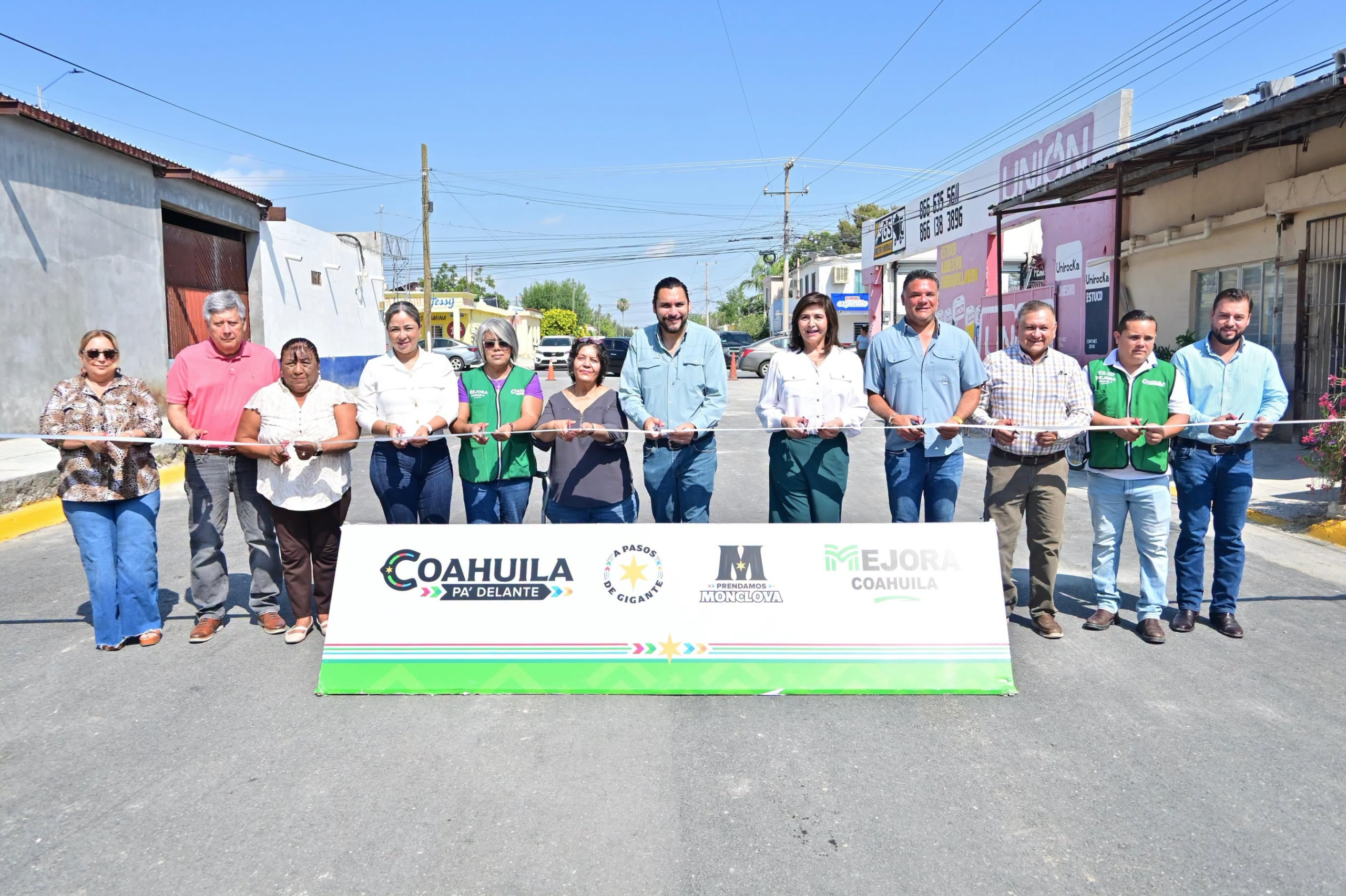 ENTREGAN PAVIMENTACIÓN EN LA COLONIA LEANDRO VALLE COMO PARTE DEL PLAN PRENDAMOS MONCLOVA