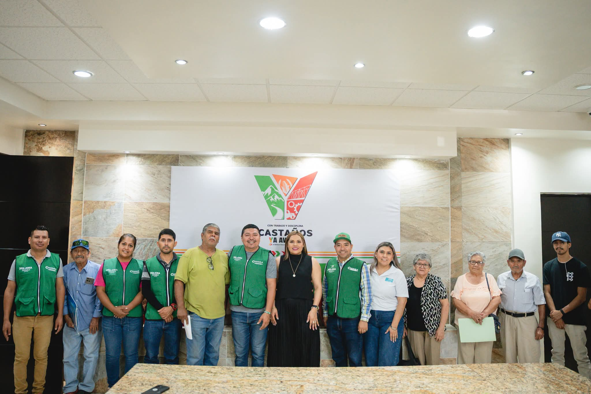 MÁS DE 40 FAMILIAS RECIBEN ASESORÍA PARA REGULARIZAR SU PATRIMONIO EN CASTAÑOS