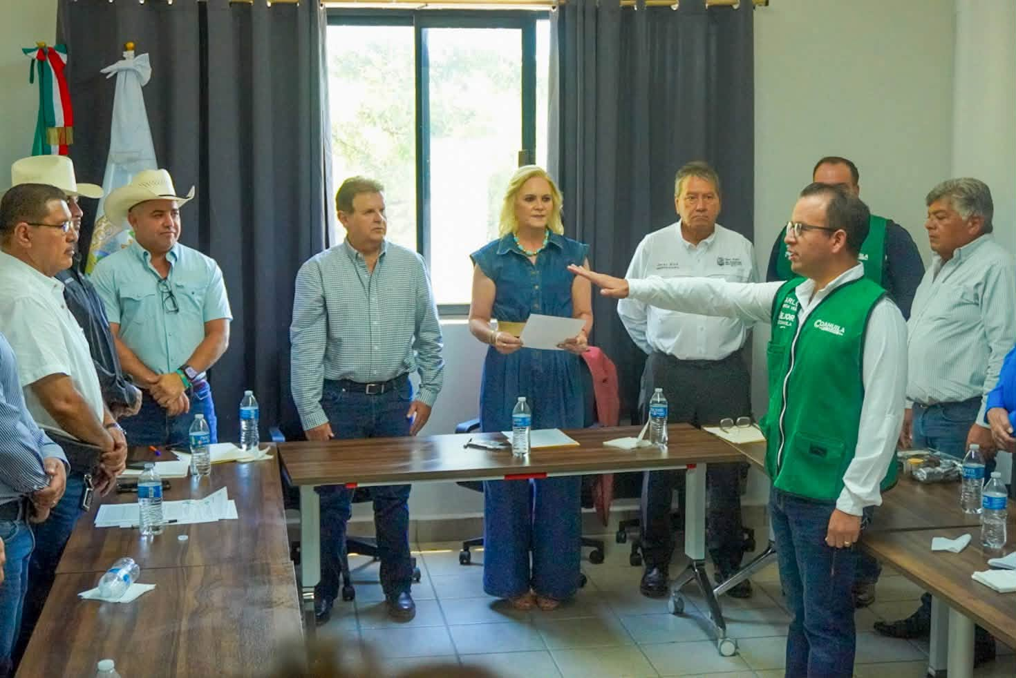 LAURA JIMÉNEZ TOMA PROTESTA A CARLOS GARCÍA VEGA COMO GERENTE DE SIMARC