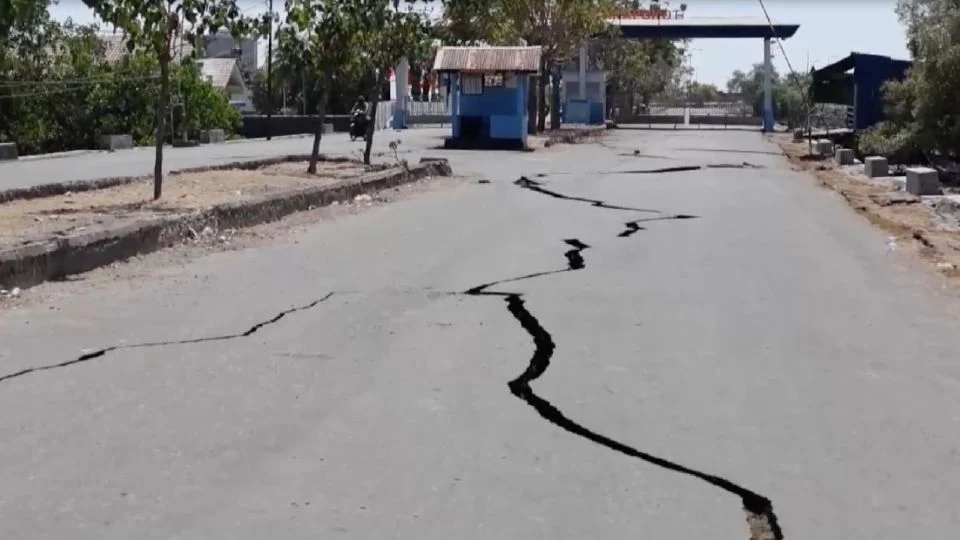 MUERT*S POR SISMO EN INDONESIA SUBEN A 70 TRAS CUATRO DÍAS; HAY 22 MIL DESPLAZADOS EN SIETE DISTRITOS