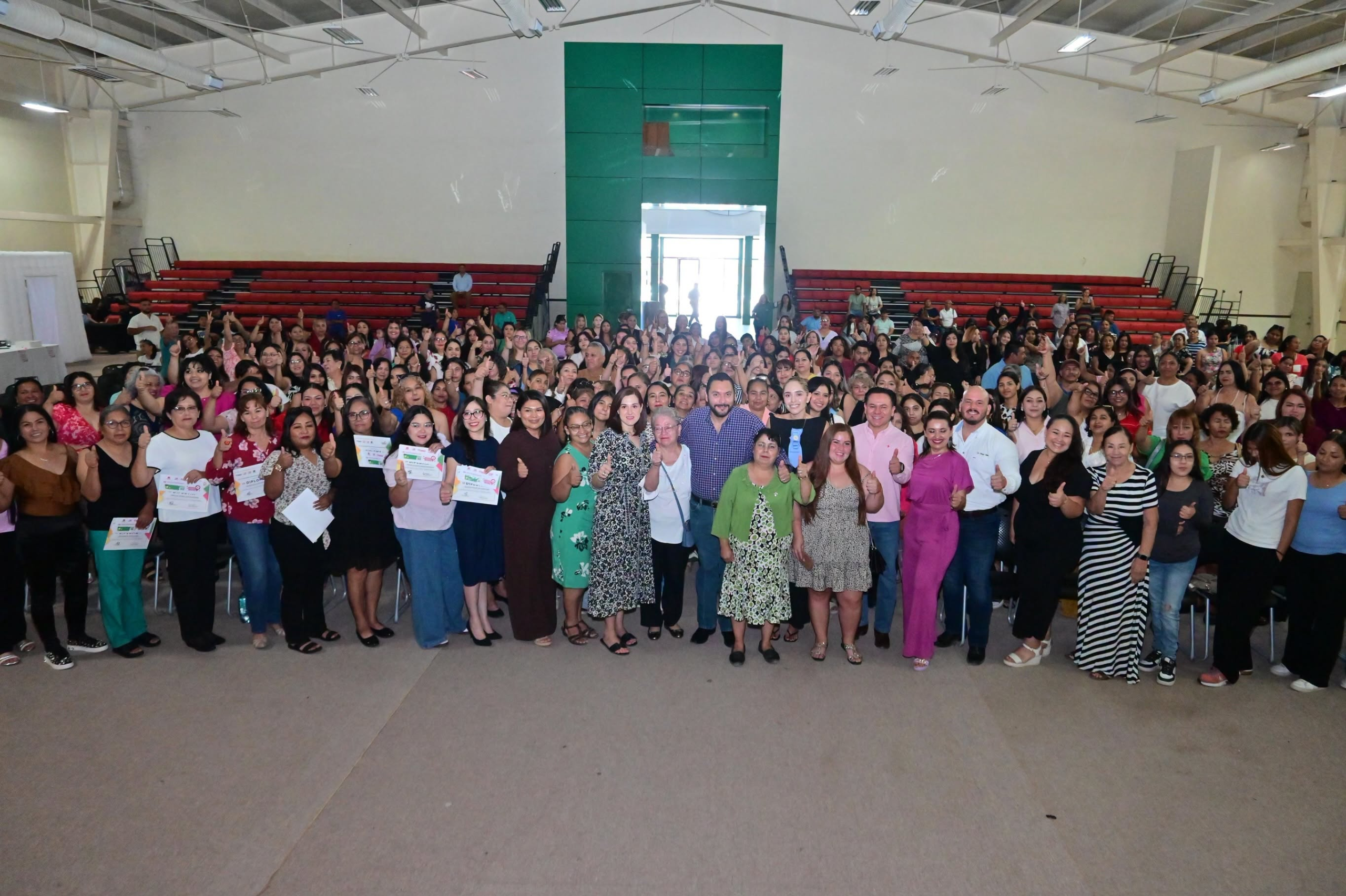 MÁS DE 600 MUJERES CONCLUYEN PROGRAMA DE CAPACITACIÓN DEL DIF MONCLOVA
