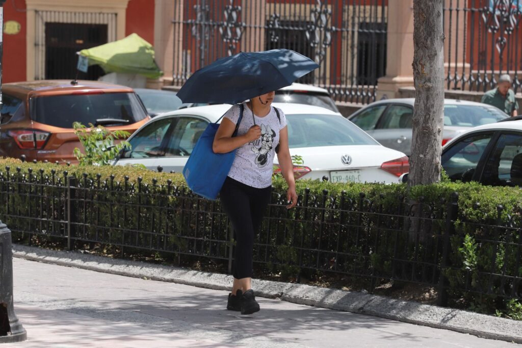 OLA DE CALOR PERSISTE EN COAHUILA; HABRÁ TEMPERATURAS DE HASTA 45°C