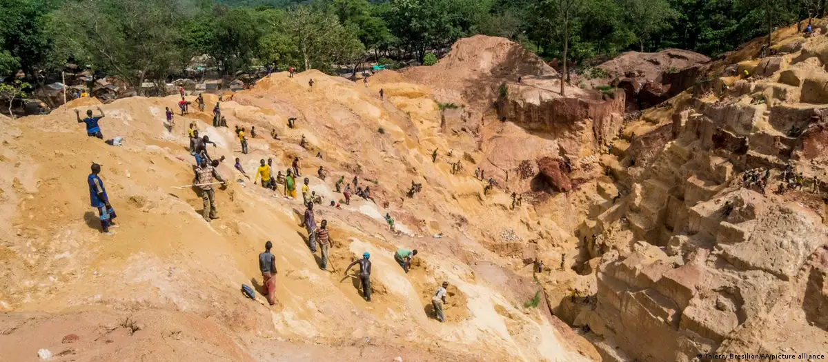 REPÚBLICA CENTROAFRICANA: 100 MUERTOS TRAS COLAPSO DE MINA