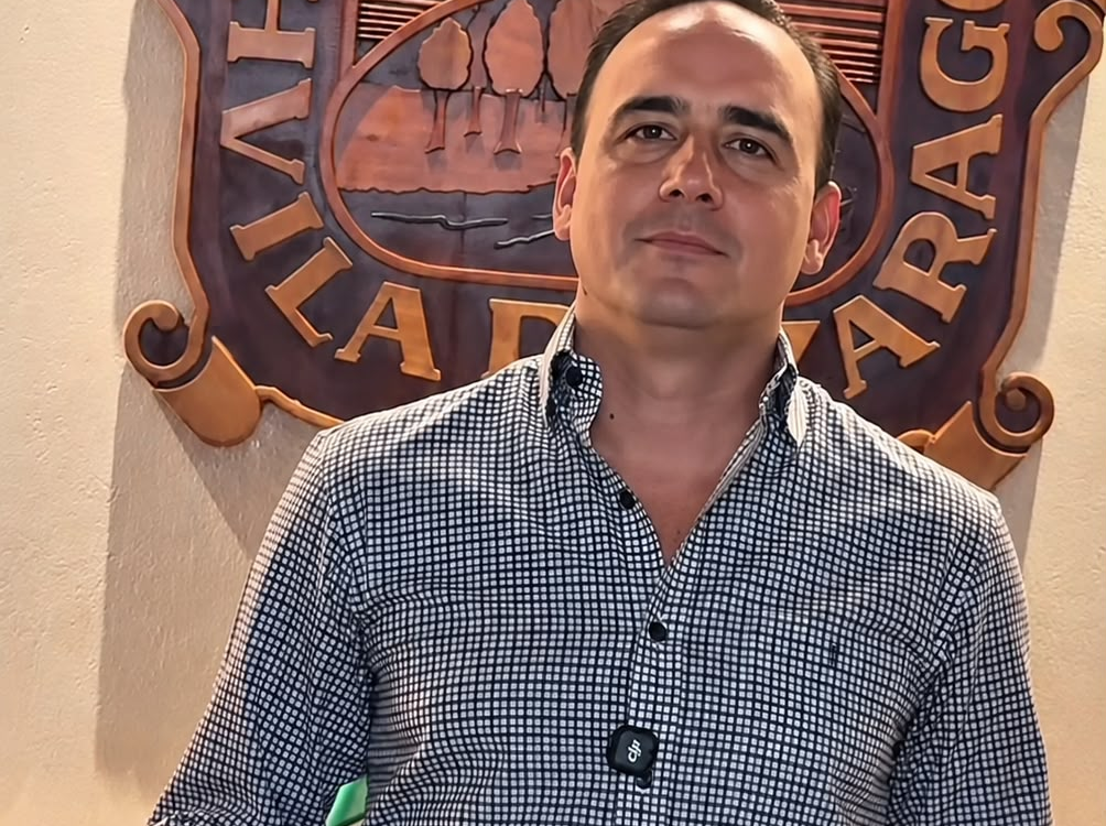 MANOLO JIMÉNEZ ANUNCIA ENTREGA GRATUITA DE ÚTILES ESCOLARES