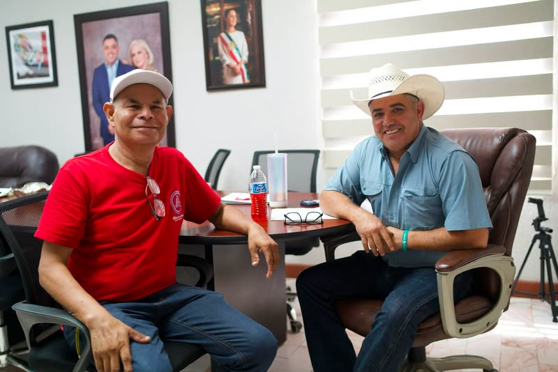 RECIBE CHANO DÍAZ DONACIÓN DE SILLA DE RUEDAS PARA APOYAR A FAMILIAS DE SABINAS