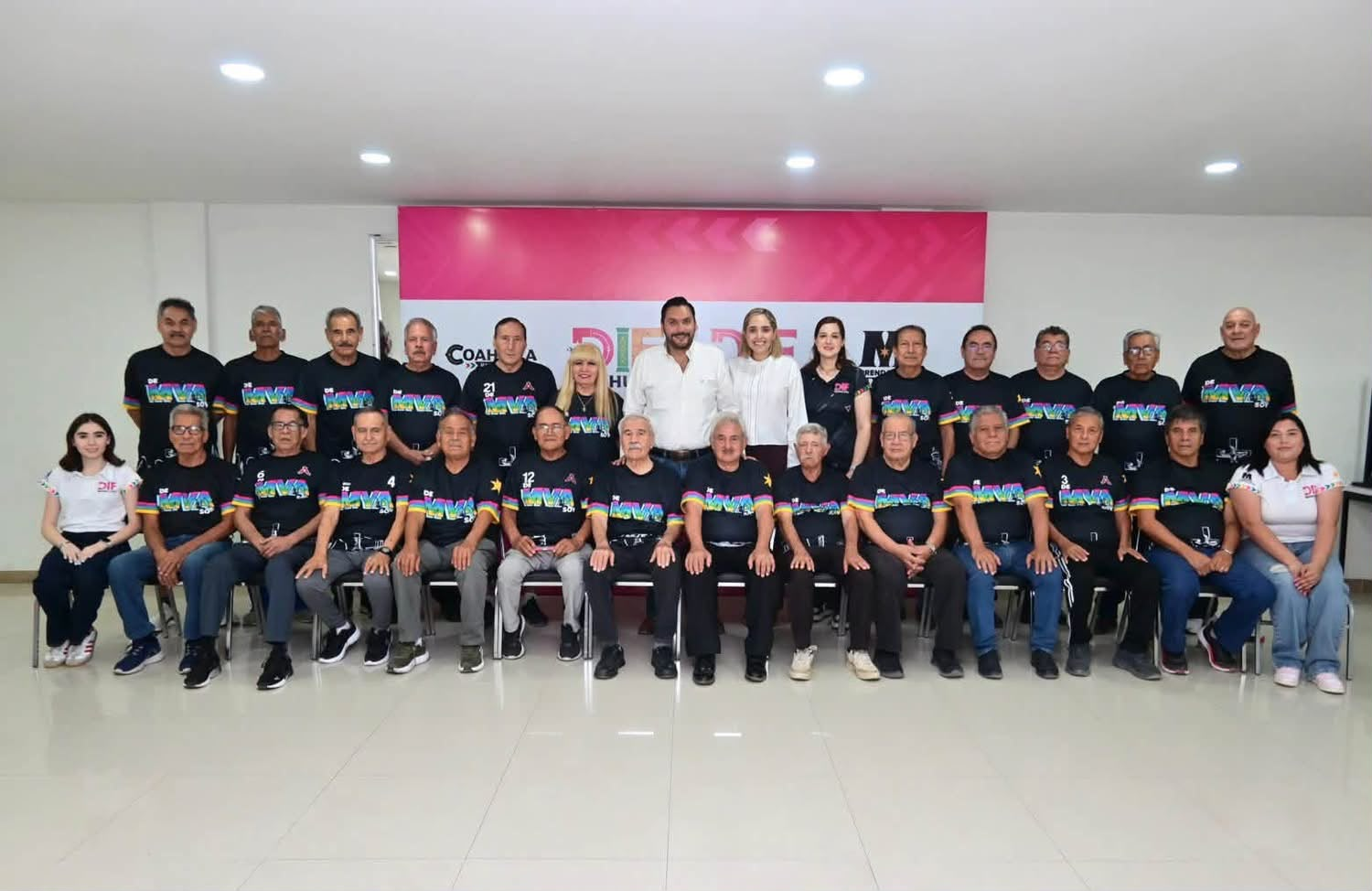 CARLOS VILLARREAL RESPALDA A ADULTOS MAYORES RUMBO A OLIMPIADA NACIONAL