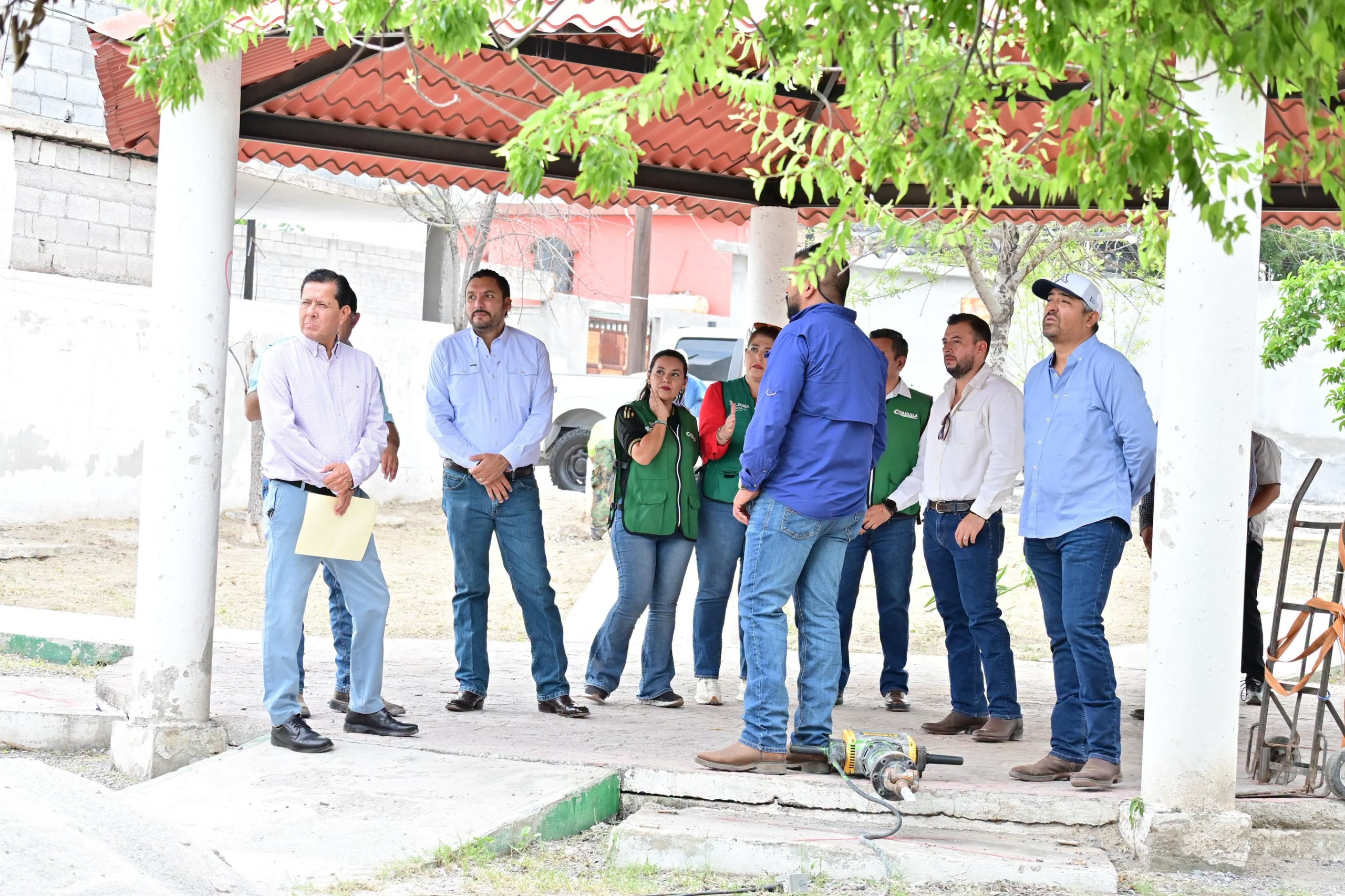 SUPERVISA CARLOS VILLARREAL REHABILITACIÓN DE ÁREA VERDE EN LA COLONIA PROGRESO
