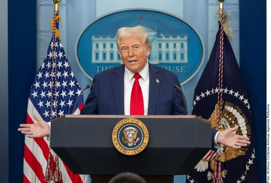 TRUMP FIRMA DECRETO PARA RENOMBRAR EL LAGO ONTARIO POR LAGO AMÉRICA