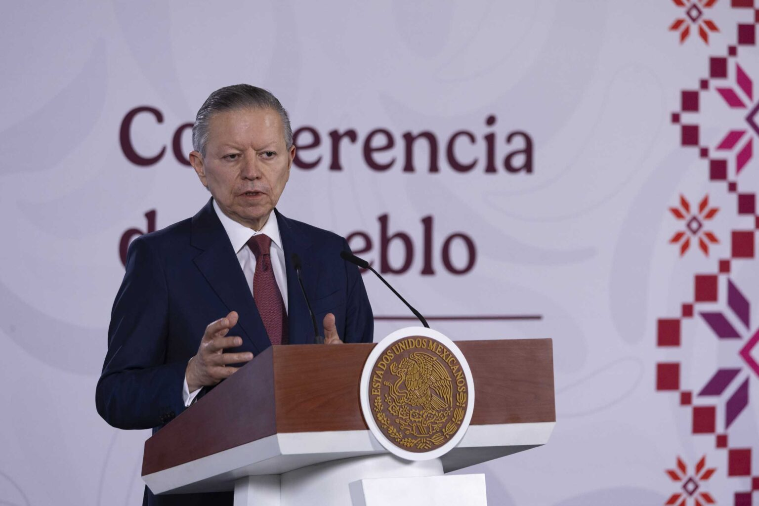 ORDEN DE APREHENSIÓN NO IMPIDE SER CANDIDATO.- EX MINISTRO ZALDÍVAR