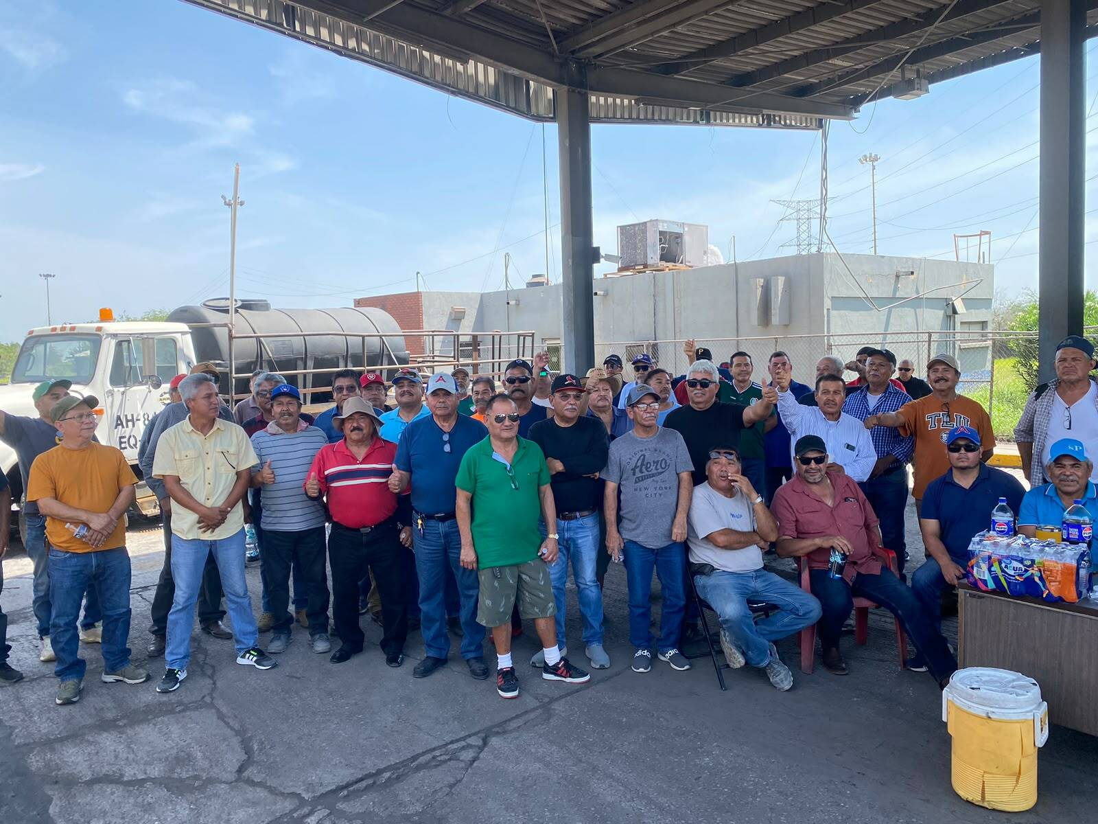 OBREROS DE AHMSA FRENAN RETIRO DE MONTACARGAS; IMPIDEN CUMPLIMIENTO DE ORDEN JUDICIAL EN MONCLOVA, COAHUILA