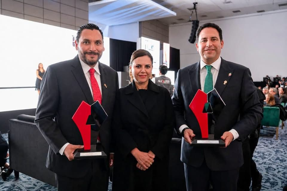 CARLOS VILLARREAL RECIBE PREMIO NACIONAL POR PROGRAMA PRENDAMOS MONCLOVA