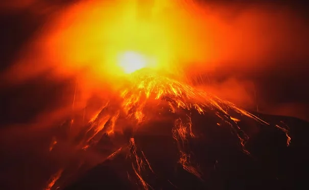 VOLCÁN DE FUEGO REDUCE ACTIVIDAD ERUPTIVA EN GUATEMALA; EL RIESGO CONTINÚA