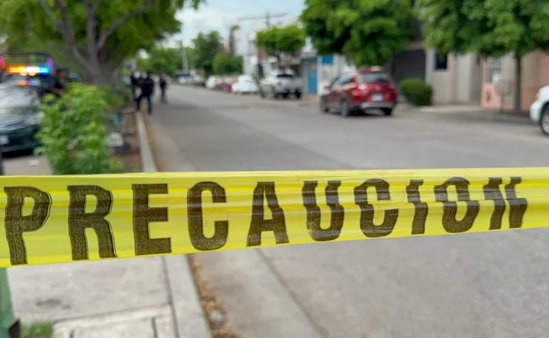 PERSONAS ARMAD4S LANZAN EXPLOSIVO ARTESANAL EN SINALOA; DAÑAN FACHADA DE CONDOMINIO