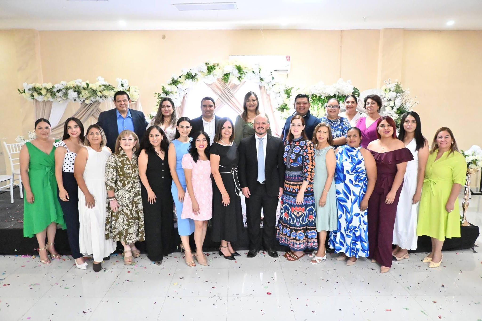 SARI PÉREZ CORONÓ A SANDRA JOSEFINA I COMO REINA DEL ADULTO MAYOR