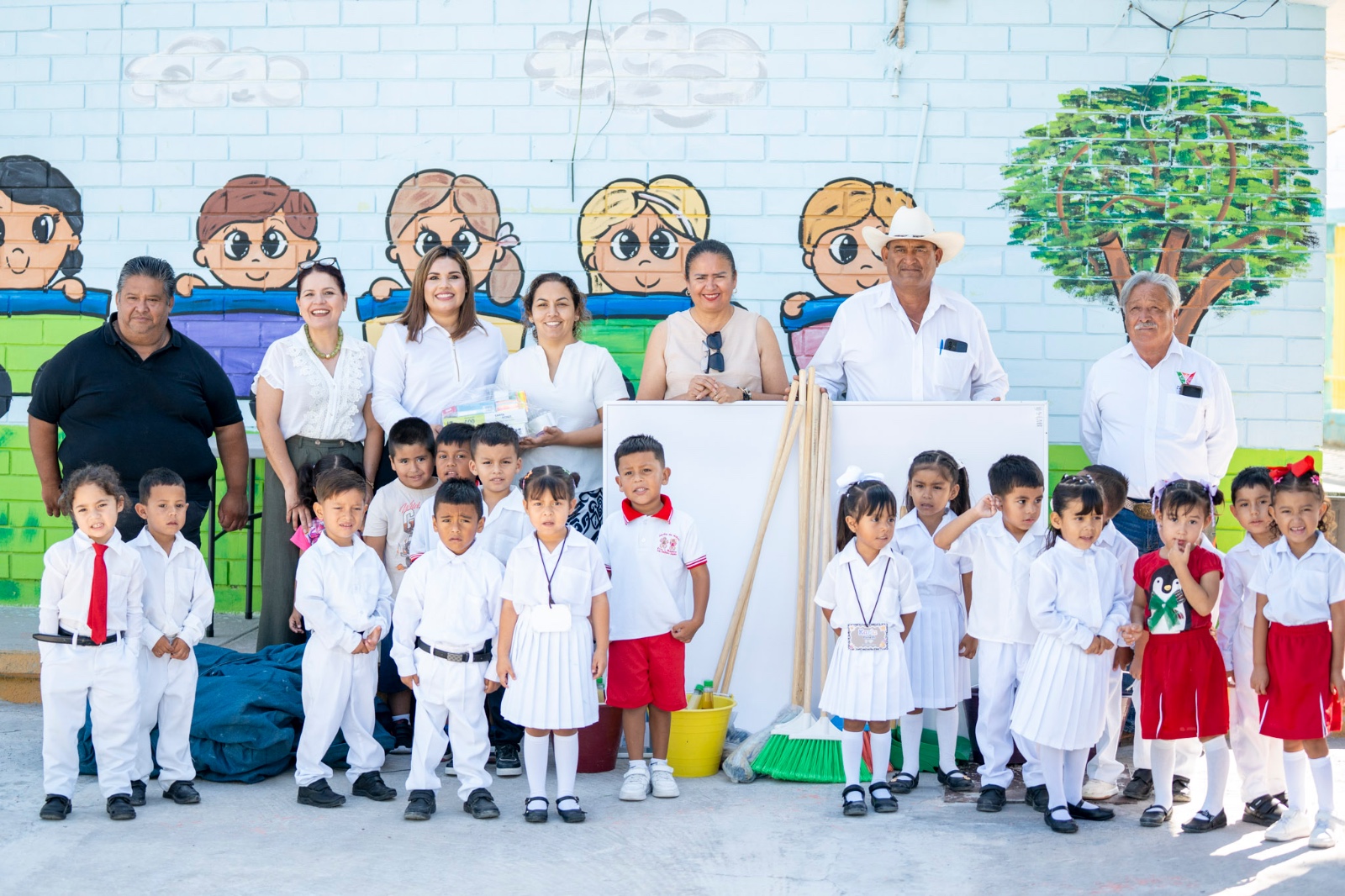 MANTIENE CASTAÑOS CERCANÍA CON ESCUELAS Y FORTALECE APOYO A LA COMUNIDAD EDUCATIVA