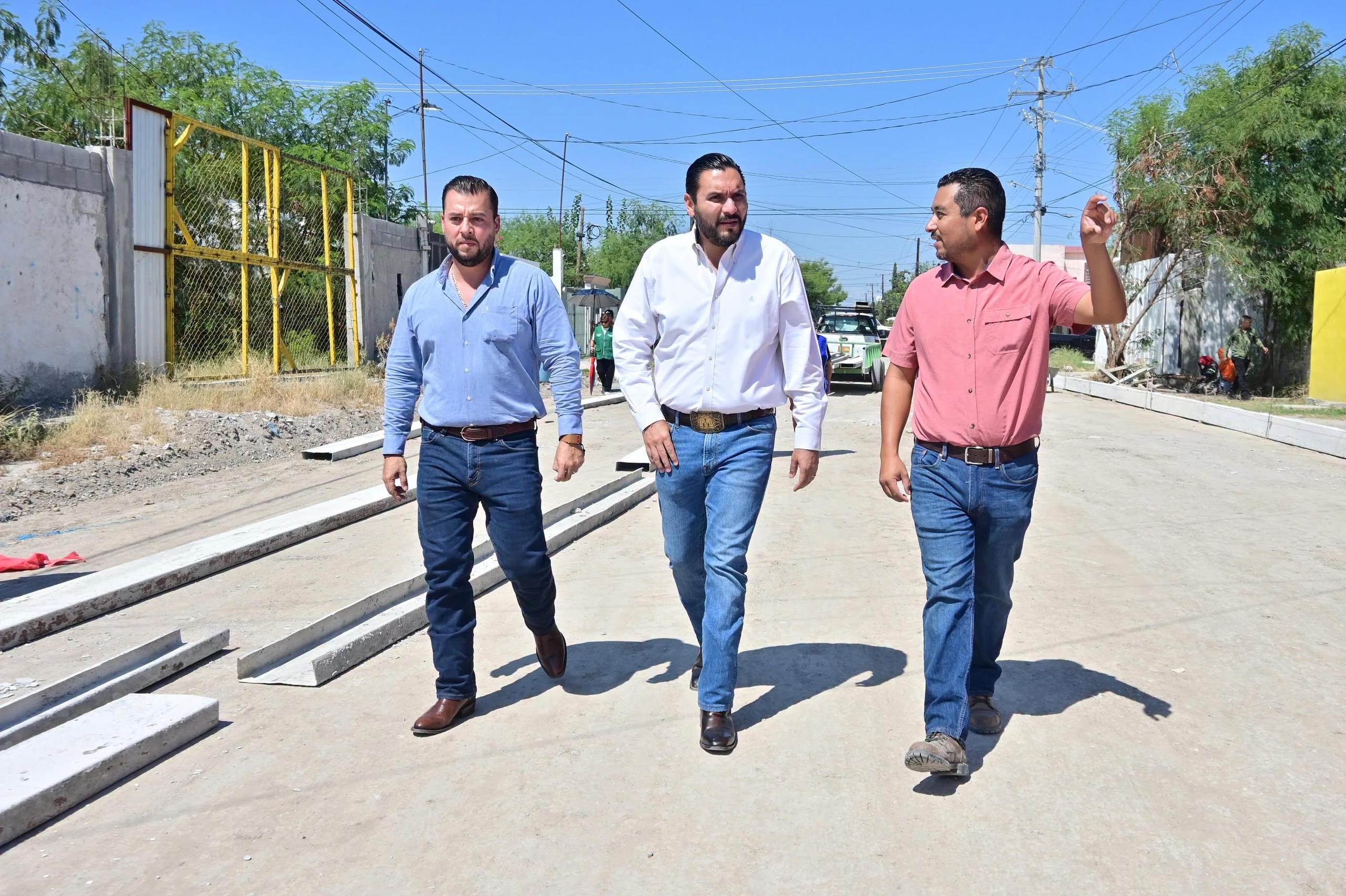 SUPERVISAN OBRAS DE PAVIMENTACIÓN EN CAMPESTRE ESTANCIAS
