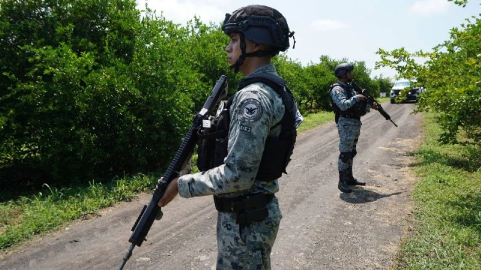 SUJETOS ARMADOS ASESIN*N A CUATRO PERSONAS AL INTERIOR DE UN HOTEL EN EL CENTRO DE APATZINGÁN