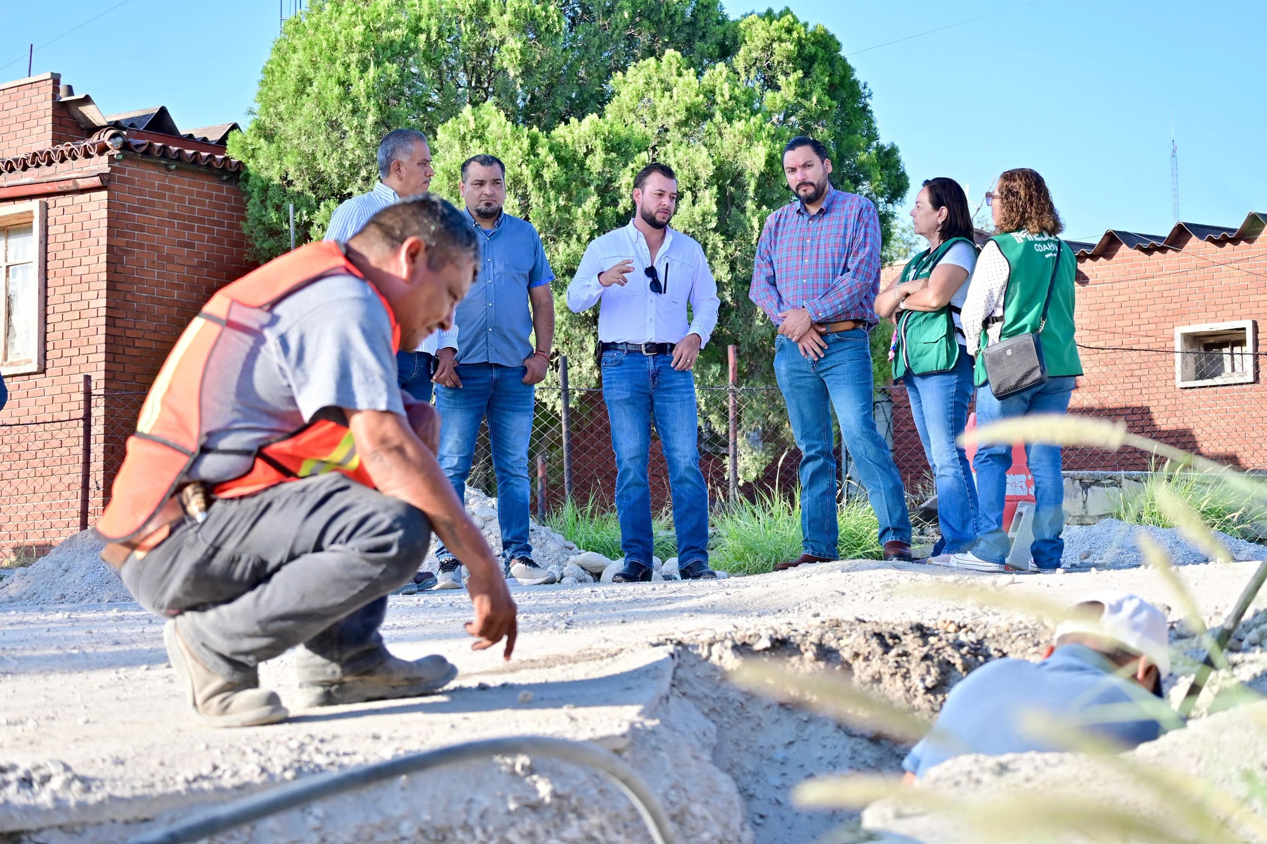 SUPERVISAN REHABILITACIÓN DE LÍNEA DE AGUA EN LA ZONA CENTRO DE MONCLOVA